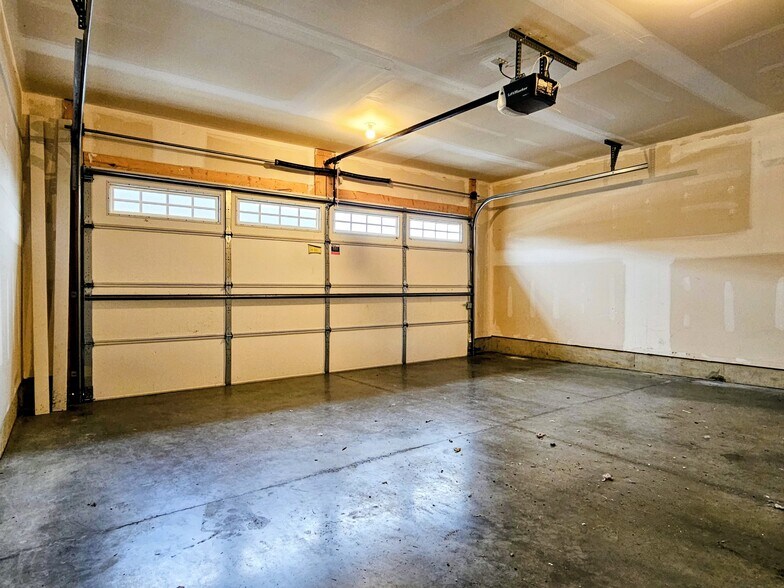 Building Photo - 24 Howard Dr