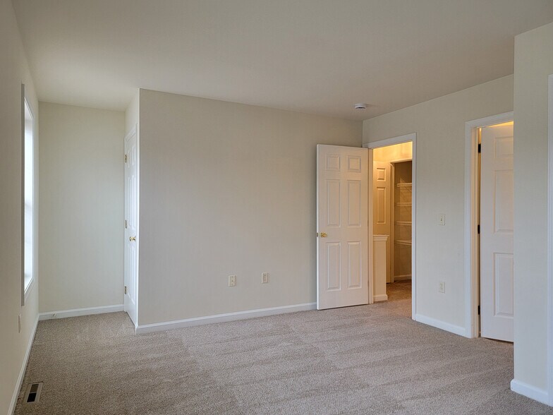 Building Photo - 542 Indian Rock Cir