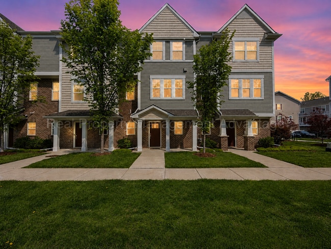 Building Photo - Modern 2020 Built Townhome Just Steps from Downtown Ferndale!