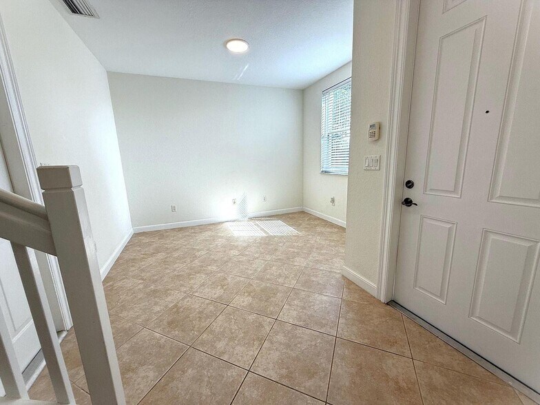 Building Photo - 960 Millbrae Ct
