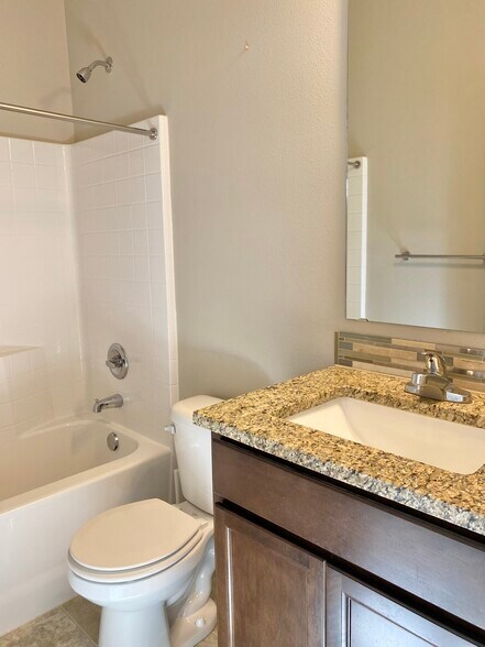 Building Photo - 2230 Hidden Creek Ct