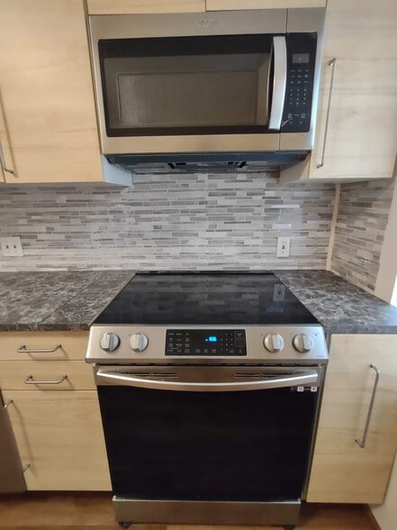 Kitchen appliances - 273 Main St