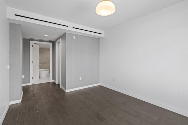 Building Photo - 320 Adolphus Ave