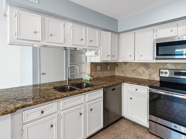 Building Photo - 2568 Bering Dr
