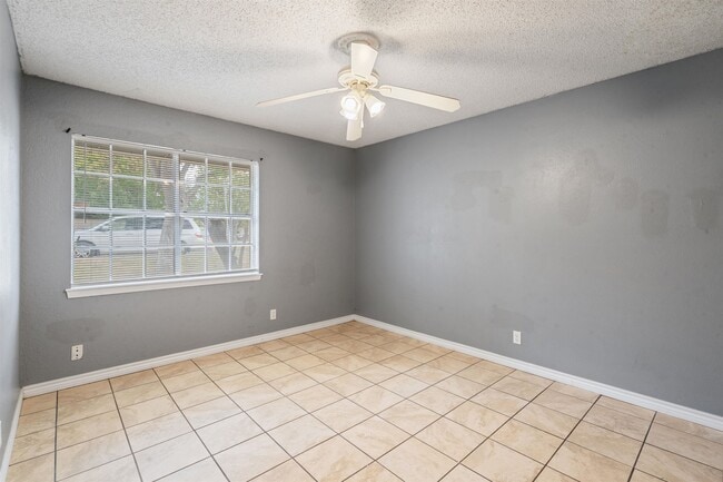 Building Photo - 334 Inspiration Way