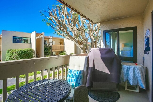 Building Photo - 453 S Sierra Ave