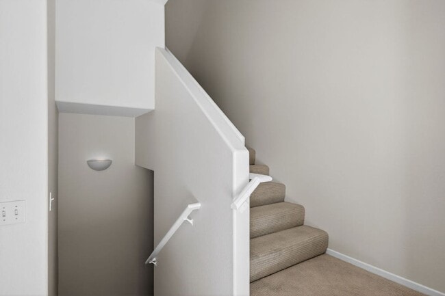 Building Photo - Bright & Updated 2 Bedroom Home with Flexible Primary Retreat and Amazing Community Amenities!