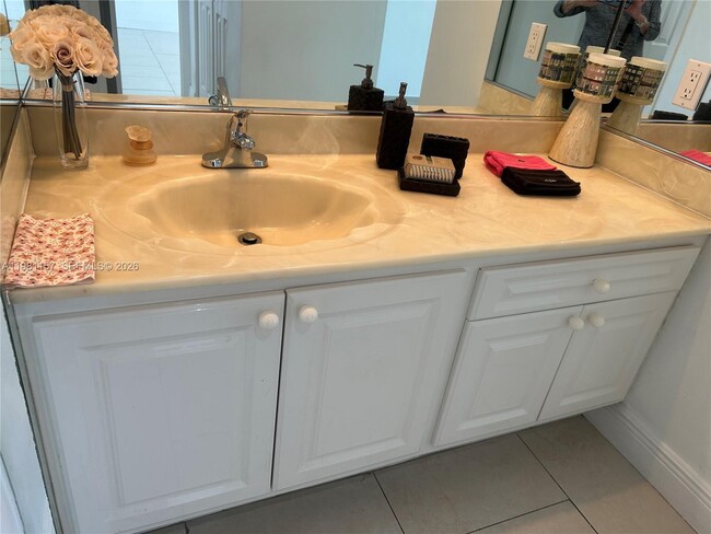 Building Photo - 20301 W Country Club Dr