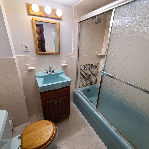 Building Photo - 242 46th St