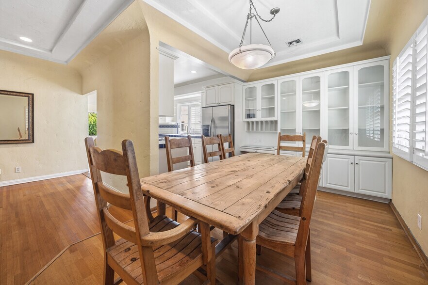 Building Photo - 166 N Arnaz Dr