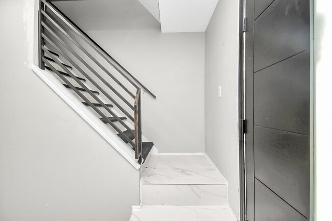 Building Photo - 20423 Blue Juniper Dr