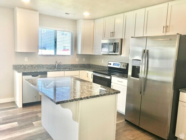 Building Photo - 455 S 390 W