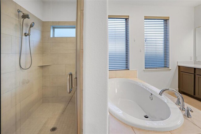 Building Photo - 15906 Golden Trails Ct