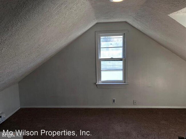 Building Photo - 4 br, 1 bath House - 1114 Burton Street