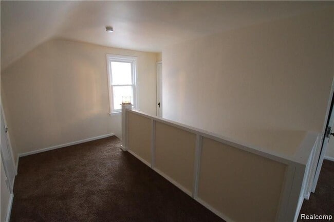 Building Photo - 25369 Ivanhoe Ave