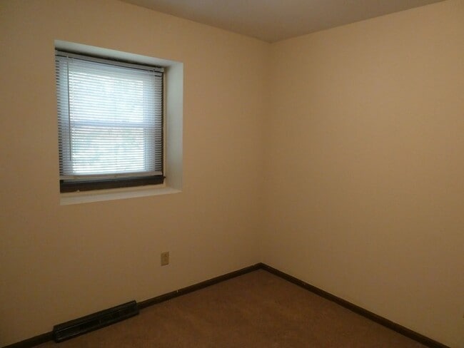 Building Photo - 1409 Joann St