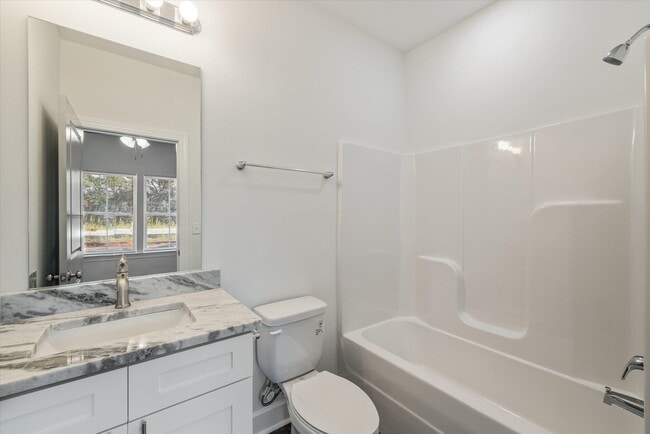 Building Photo - 1720 Airport Dr