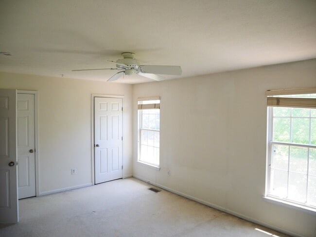 Building Photo - Generous 2 Bedroom Townhome in Baltimore!