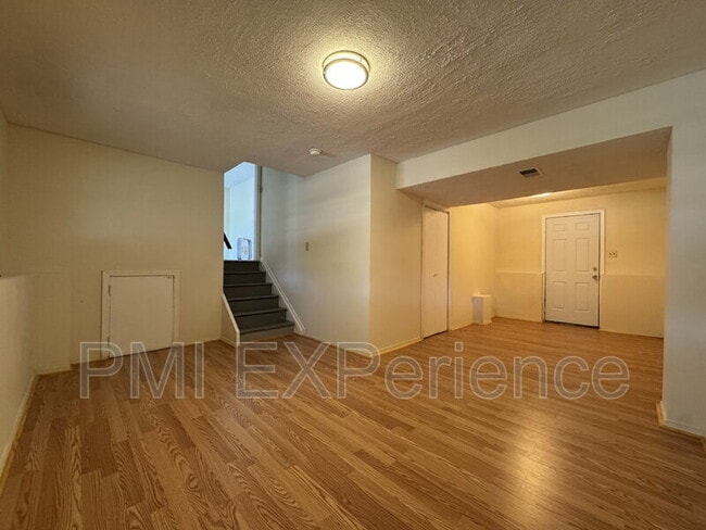 Building Photo - 902 Narrowleaf Dr