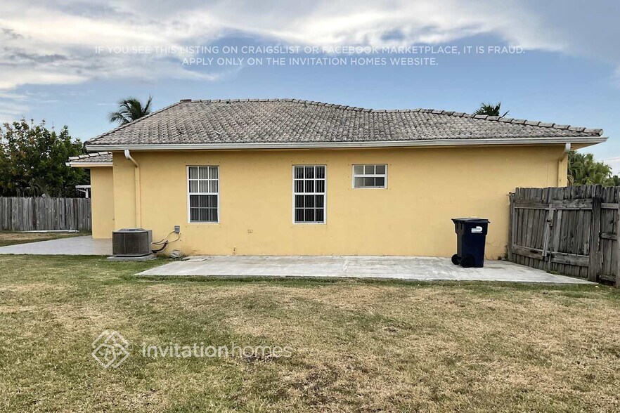 Building Photo - 16960 SW 141st Ave