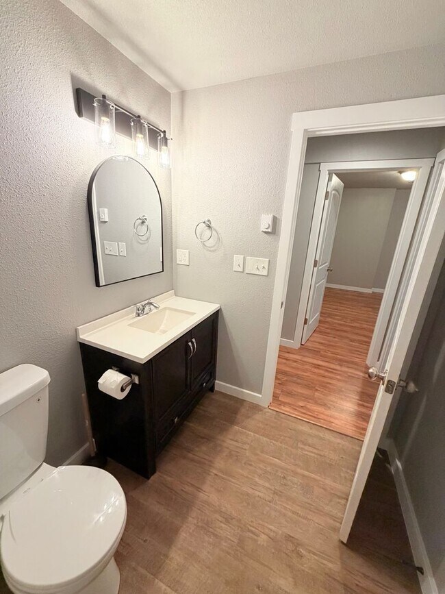 Building Photo - Lovely 2 Bedroom Condo in Marysville!