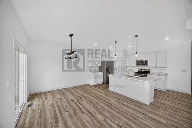 Building Photo - 8914 Hickory Dr