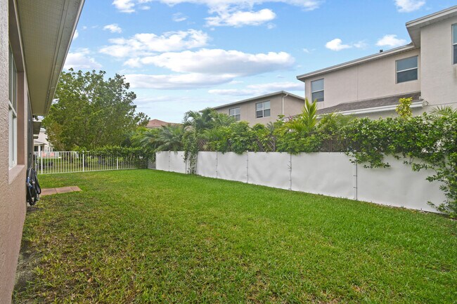 Building Photo - 1277 NW Leonardo Cir