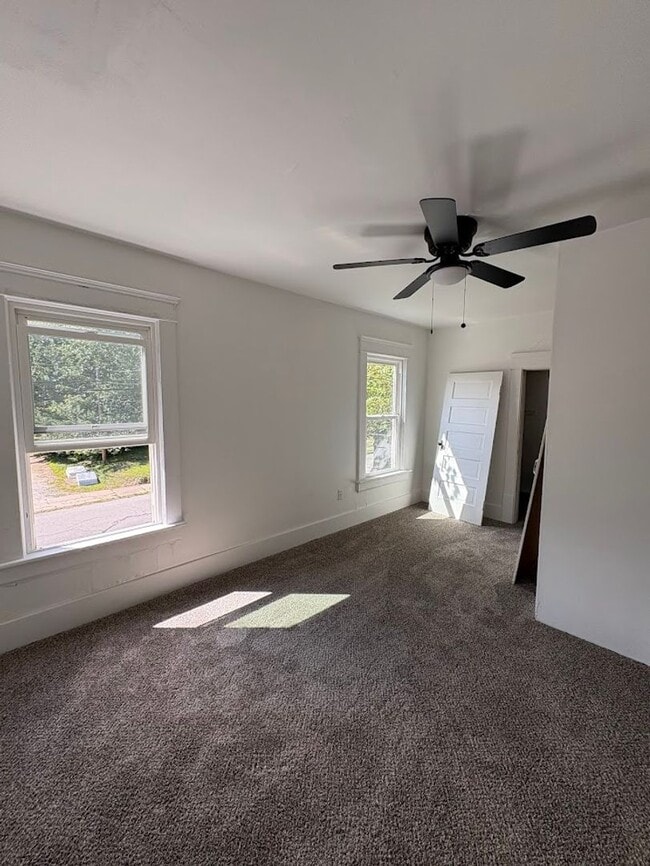 Building Photo - Three bedroom two bathroom home for rent