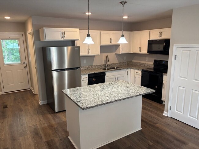 Building Photo - Now Available for Rent – Beautiful New Tow...