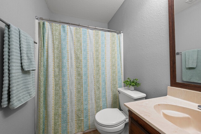 Building Photo - Cline