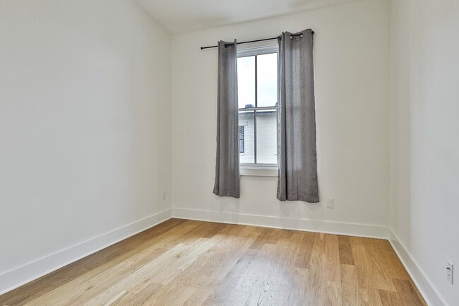 Building Photo - 540 Heatherden Ave