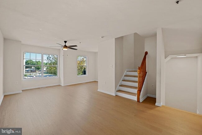 Building Photo - 1330 Hampshire Dr