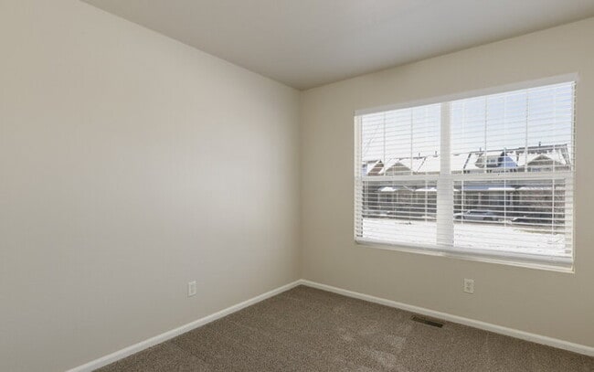 Building Photo - “Move-In Ready Townhome – November Rent Free!”