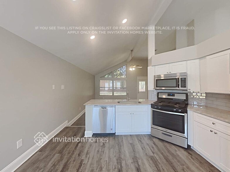 Building Photo - 2512 Vistaview Dr