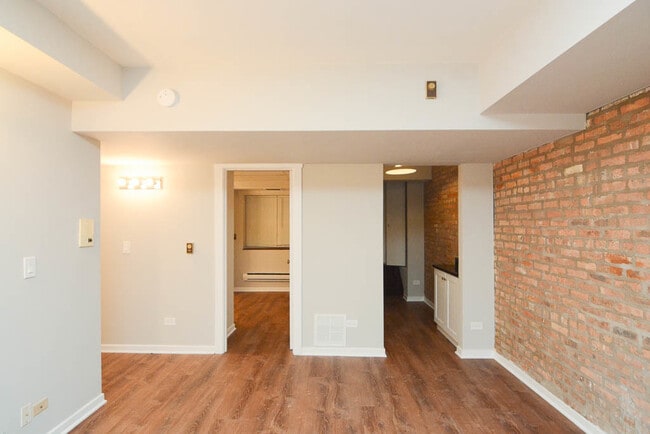 Building Photo - 4878 N Magnolia Ave
