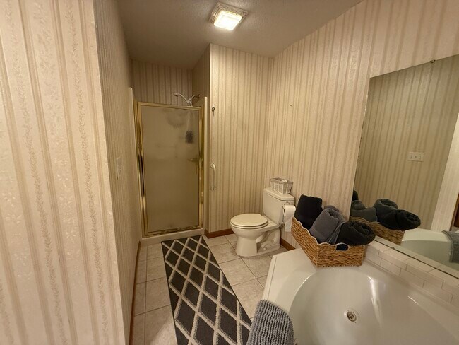 Building Photo - 917 Roddy Rd