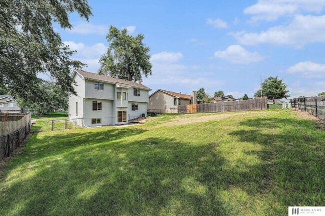 Building Photo - 1611 S 168th Ave