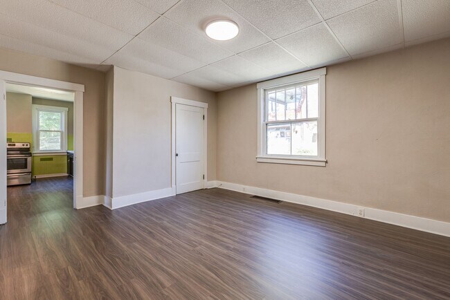 Building Photo - AVAILABLE APRIL 2026