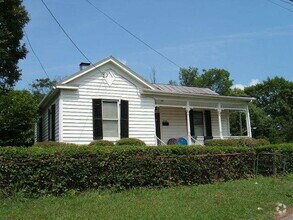 Building Photo - Bungalow with Large Yard