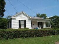 Building Photo - Bungalow with Large Yard