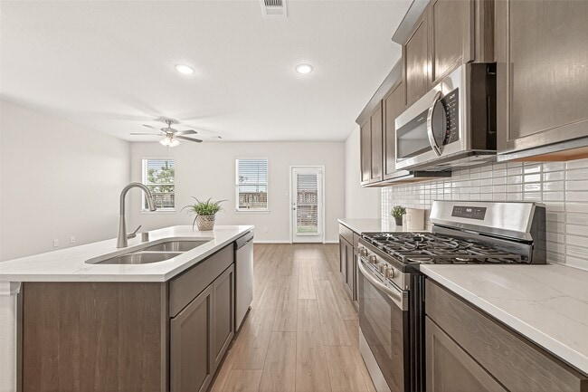 Building Photo - 27922 Western Crk Ct