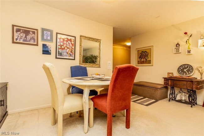 Building Photo - 2112 Acacia Park Dr