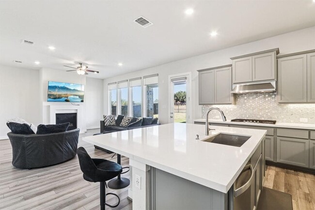 Building Photo - 4608 Pleasant Pl