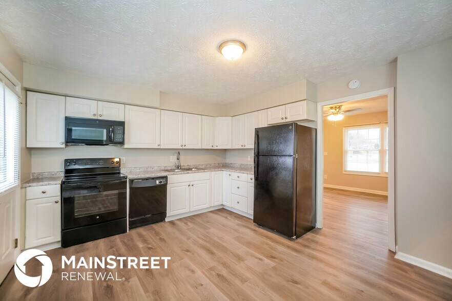 Building Photo - 51 Sunset Mnr Dr