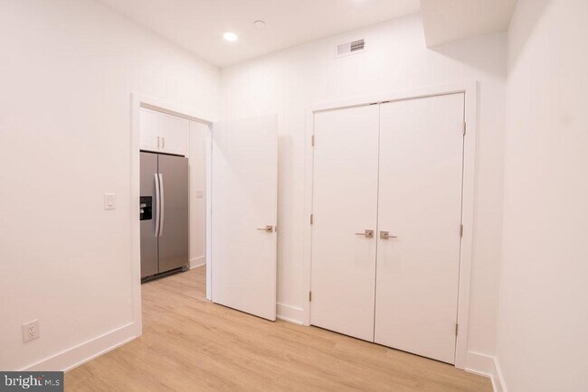 Building Photo - 1324 Frankford Ave