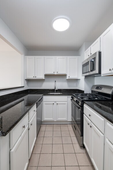 Primary Photo - 1422 Columbia Rd