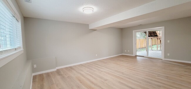 Building Photo - Stunning 4 bedroom House in an amazing location of Puyallup!