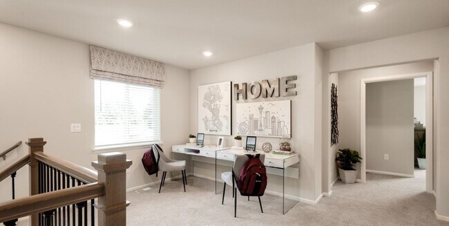Building Photo - Spacious 5-bedroom, 3.5-bath in Tahoma Ridge Community
