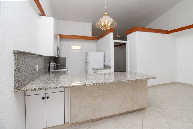 Building Photo - ANNUAL UNFURNISHED ** Wiggins Pass West **...