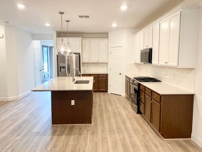 Building Photo - BRAND NEW 3 Bed 2 Bath Lennar Home in the ...